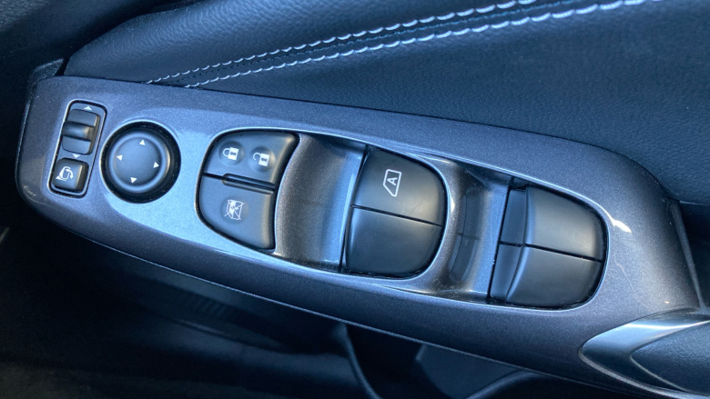 Nissan Juke 1.0 DiG-T 114 Tekna 5dr Petrol Hatchback